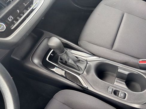 Used 2025 Toyota Corolla LE image 39