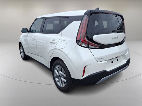 Used 2025 Kia Soul LX FWD image 6