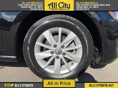 Used 2015 Volkswagen Golf S image 27