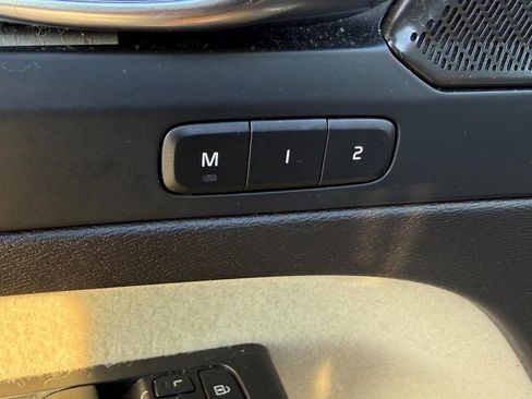 Used 2023 Volvo XC40 B5 Ultimate w/ Protection Package Premier image 16