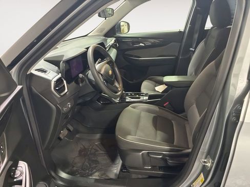 Used 2024 Chevrolet TrailBlazer LS w/ LS Convenience Package image 13