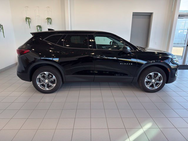Used 2023 Chevrolet Blazer LT AWD/4WD image 39