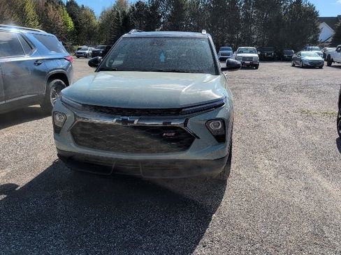 Used 2024 Chevrolet TrailBlazer RS w/ Convenience Package AWD/4WD image 2