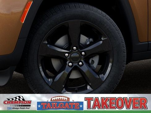 New 2026 Jeep Grand Cherokee Limited w/ Limited Altitude Package AWD/4WD image 8