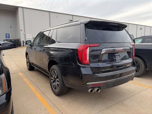 Used 2023 GMC Yukon XL AT4 w/ Technology Package AWD/4WD image 4