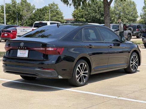 Used 2025 Volkswagen Jetta Sport FWD image 4