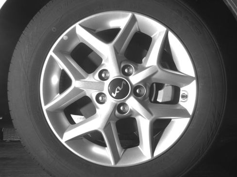 Used 2025 Kia Soul LX w/ LX Technology Package FWD image 16