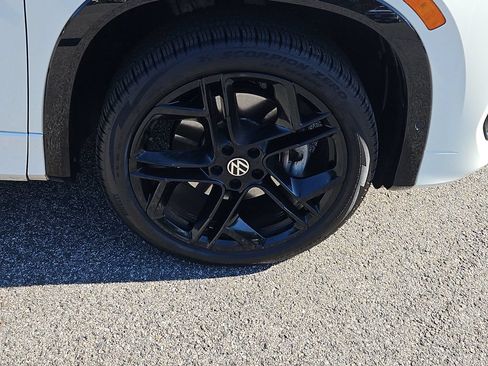Certified 2026 Volkswagen Tiguan SE R-Line AWD/4WD image 10