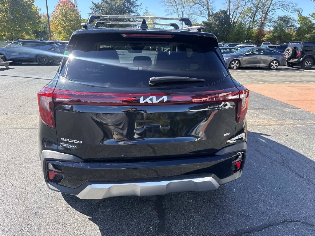 Used 2024 Kia Seltos SX w/ SX Sunroof Package AWD/4WD image 4