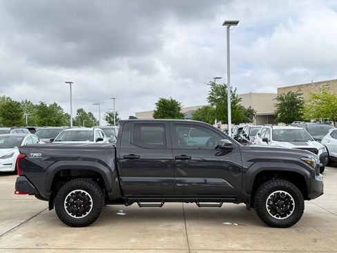 Used 2024 Toyota Tacoma TRD Off-Road AWD/4WD image 6