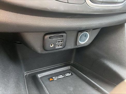 Used 2022 Chevrolet Traverse RS FWD image 16