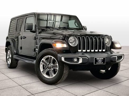 Used 2018 Jeep Wrangler Unlimited Sahara AWD/4WD image 2