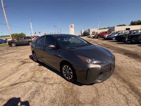 Used 2019 Toyota Prius Limited image 2