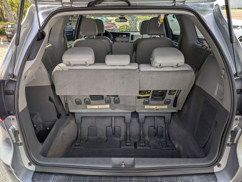 Used 2018 Toyota Sienna XLE w/ XLE Navigation Package image 29