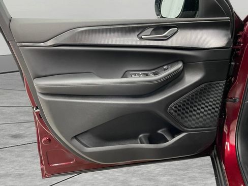 New 2025 Jeep Grand Cherokee Altitude image 18