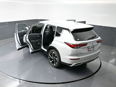 Used 2024 Mitsubishi Outlander SE image 61