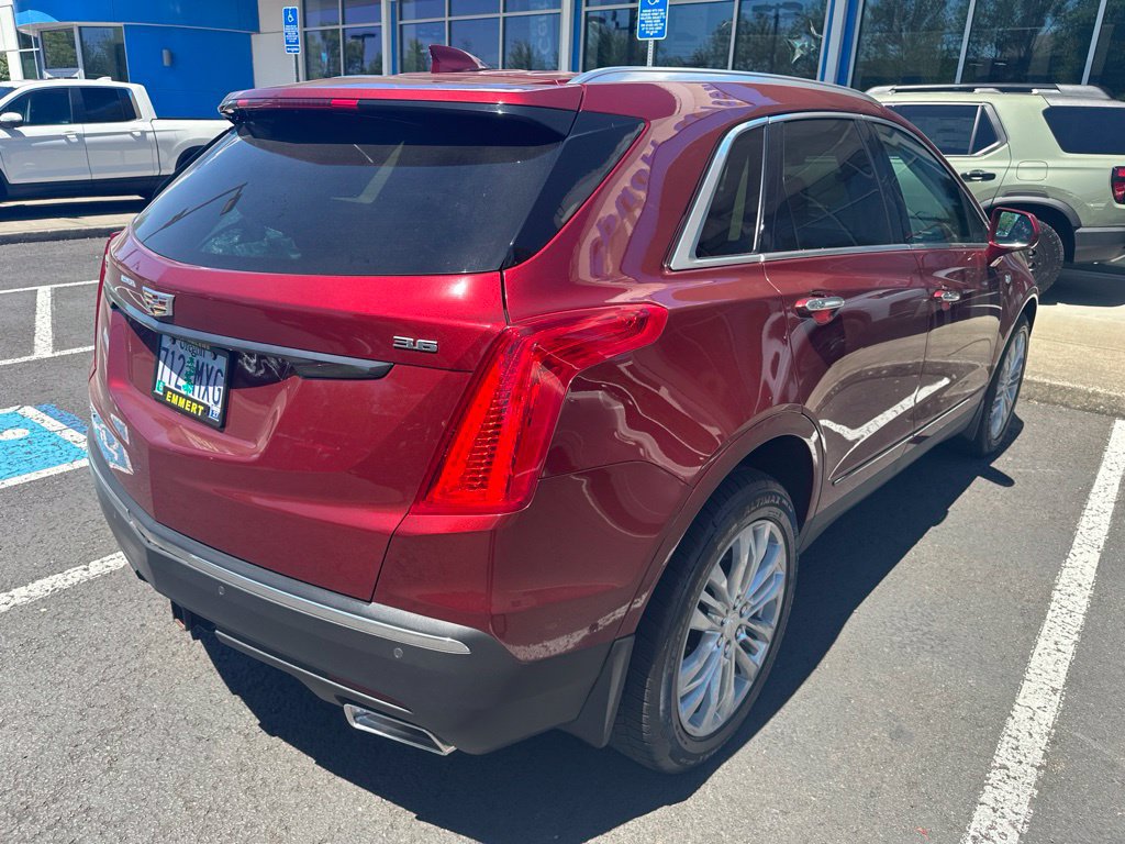 Used 2017 Cadillac XT5 Premium Luxury w/ Driver Assist Package AWD/4WD image 6
