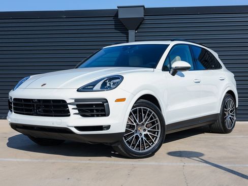 Certified 2023 Porsche Cayenne image 1