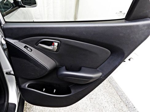 Used 2011 Hyundai Tucson GLS image 12