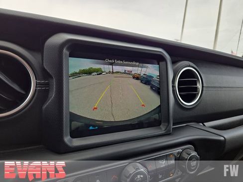 Used 2023 Jeep Wrangler Unlimited Sahara w/ Cold Weather Group AWD/4WD image 9