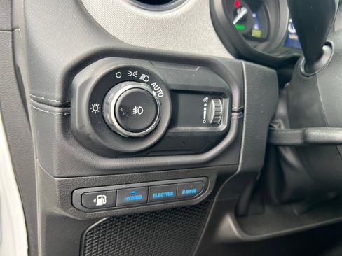 Used 2025 Jeep Wrangler Sahara w/ Safety Group image 31