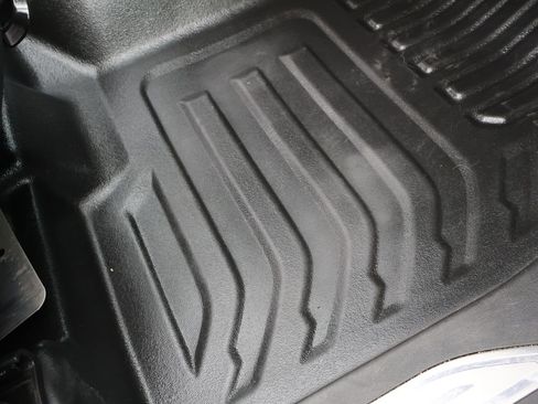 Used 2020 Chevrolet Silverado 3500 LT image 32