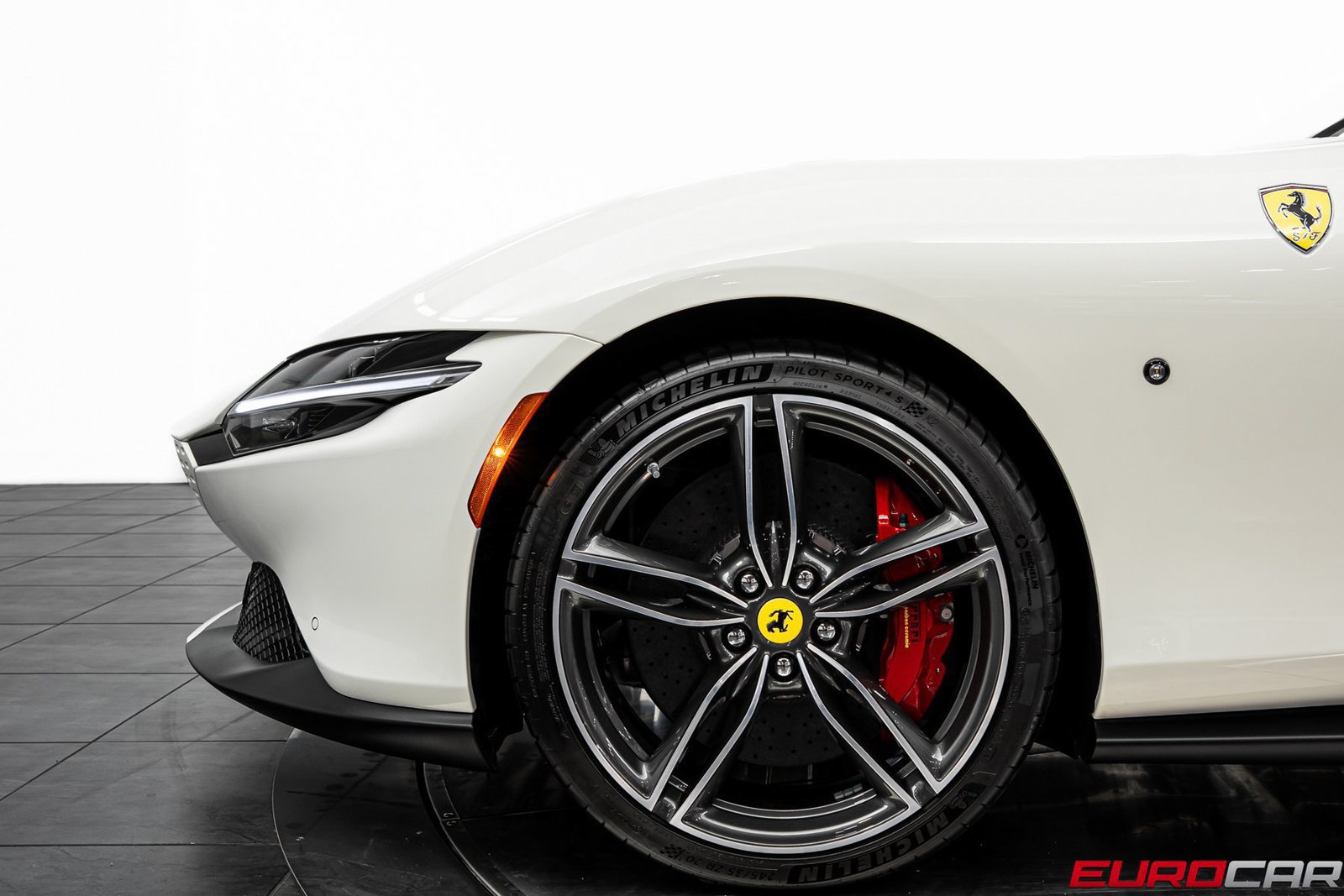Used 2025 Ferrari Roma Spider RWD image 15