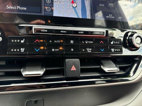 Used 2021 Toyota Highlander Limited AWD/4WD image 22