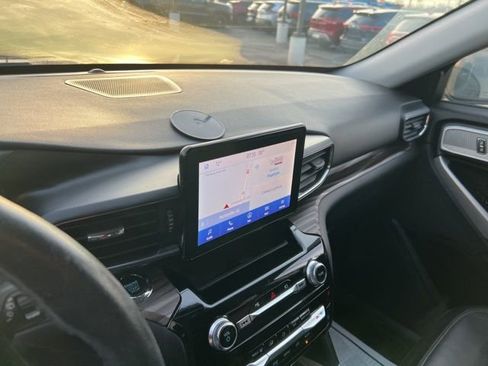 Used 2022 Ford Explorer Limited w/ Equipment Group 301A image 16