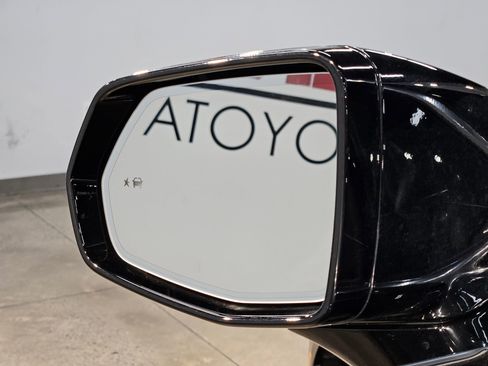 Used 2025 Cadillac XT5 Premium Luxury image 23