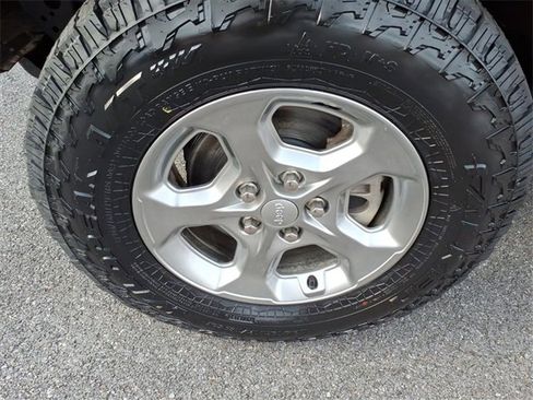 Used 2021 Jeep Gladiator Sport image 10