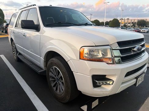 Used 2015 Ford Expedition XLT w/ Equipment Group 202A RWD image 3
