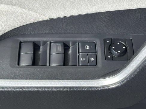 Used 2019 Toyota RAV4 XLE w/ Convenience Package image 10