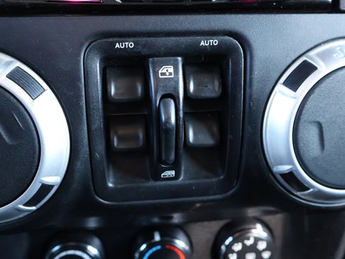 Used 2013 Jeep Wrangler Unlimited Sahara w/ Dual Top Group image 30