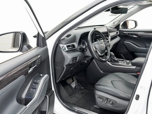 Used 2022 Toyota Highlander Platinum image 7