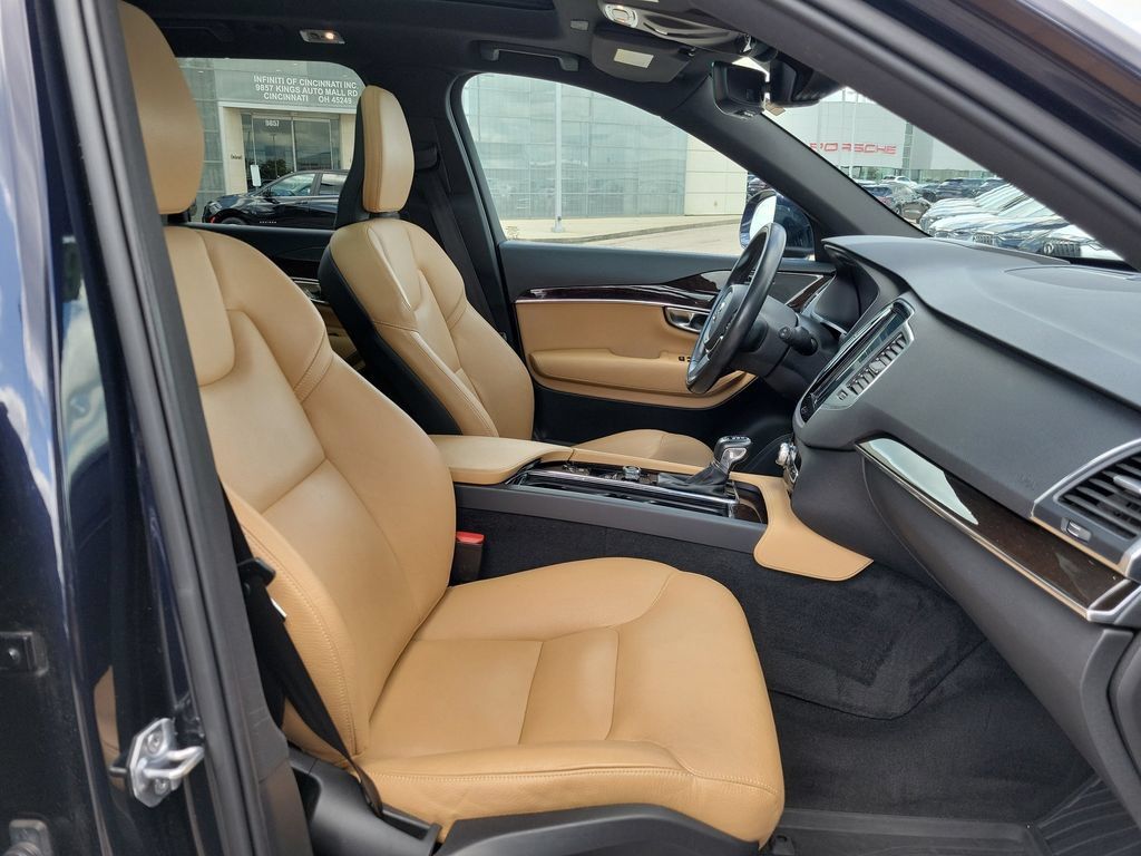 Used 2019 Volvo XC90 T6 Momentum w/ Protection Package Premier AWD/4WD image 31