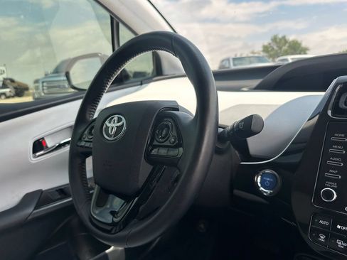 Used 2022 Toyota Prius XLE FWD image 19