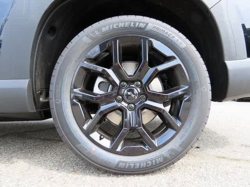 New 2025 Honda Pilot Touring image 10