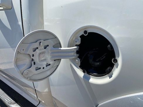 Used 2016 RAM 1500 Laramie w/ Convenience Group image 28