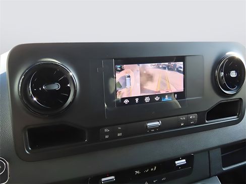 Used 2024 Mercedes-Benz Sprinter 2500 image 38