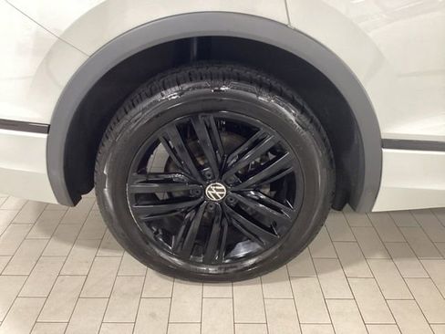 Used 2022 Volkswagen Tiguan SE R-Line AWD/4WD image 8