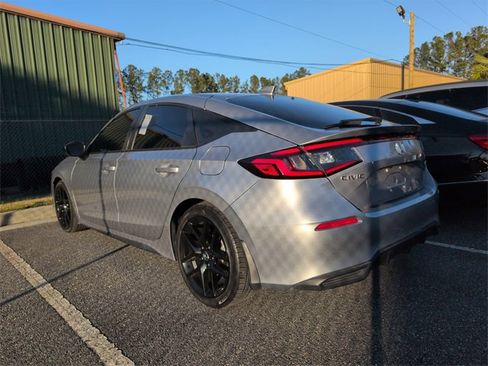 Used 2022 Honda Civic Sport image 4