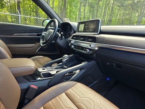Used 2021 Kia Telluride SX w/ SX Prestige Package image 25