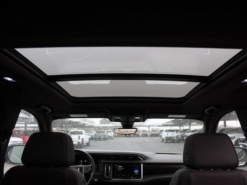 Used 2022 GMC Yukon Denali w/ Denali Premium Package image 21