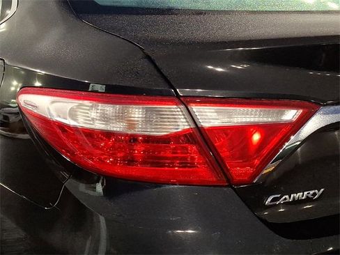 Used 2016 Toyota Camry XLE image 16
