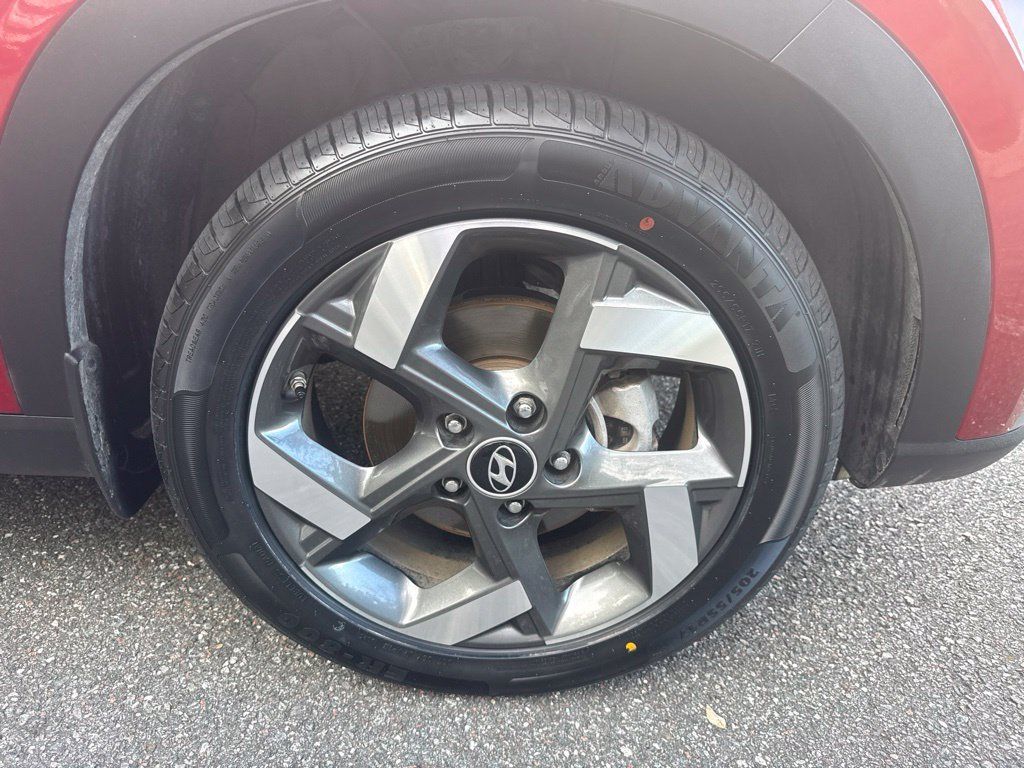 Used 2025 Hyundai Venue SEL FWD image 9