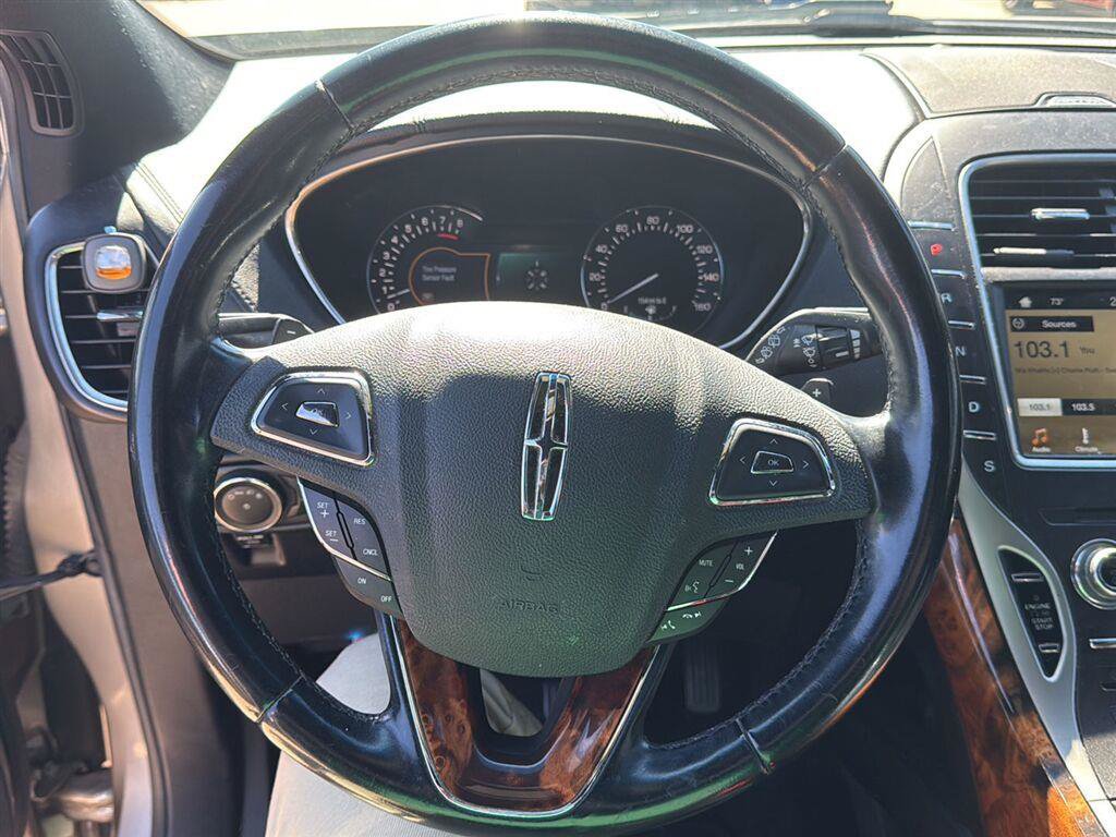 Used 2016 Lincoln MKX Select w/ Select Plus Package FWD image 3