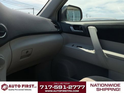 Used 2013 Toyota Highlander Plus AWD/4WD image 17