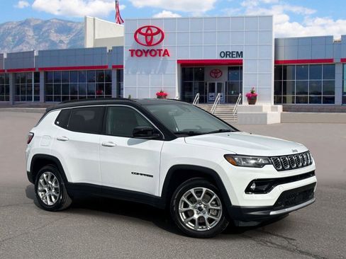 Used 2025 Jeep Compass Limited image 1