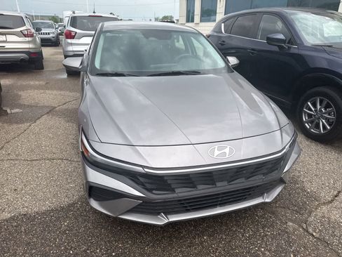 Used 2024 Hyundai Elantra SEL FWD image 21